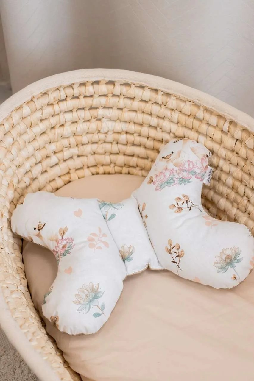 Swan Family & Cappuccino Soft Velvet Schmetterlingskissen